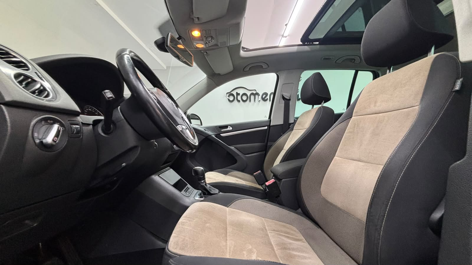 VOLKSWAGEN TIGUAN 11